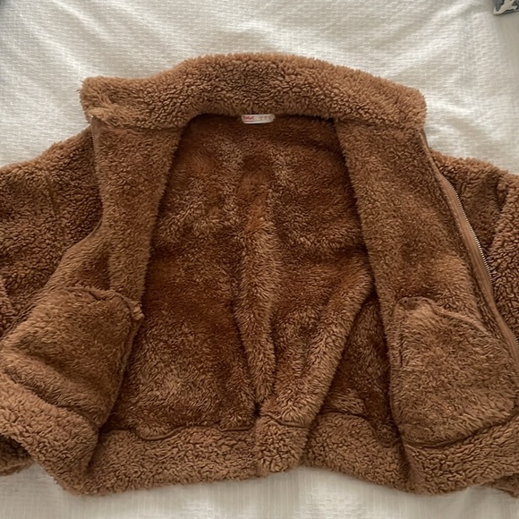 Brown Sherpa fleece jacket - zip front - cardigan style - short- size medium - Picture 2 of 5
